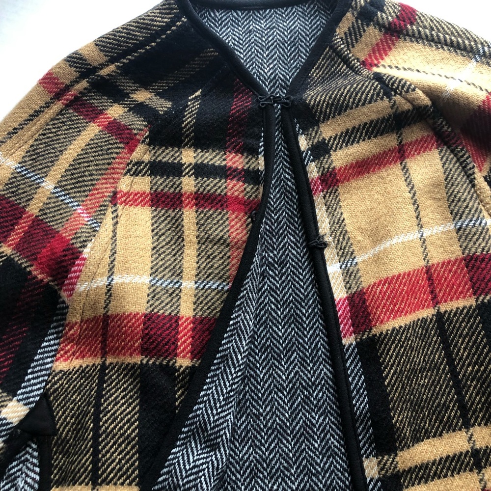 Reversible Cape - Picture 5 of 8